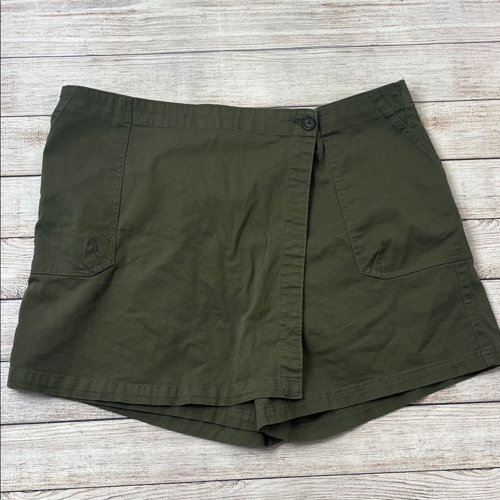 Nine West Olive Green Button Waist Skort Like New 2X